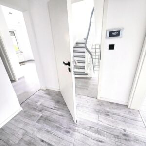 Elegante 4,5 Zimmer Whg mit 100m² mit Balkon & Kamin