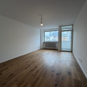 Renovierte 1-Zimmer Wohnung mit EBK & Balkon in der Innenstadt