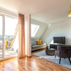 Wunderschöne kompl. neuwertig möblierte Wohnung mit Balkon