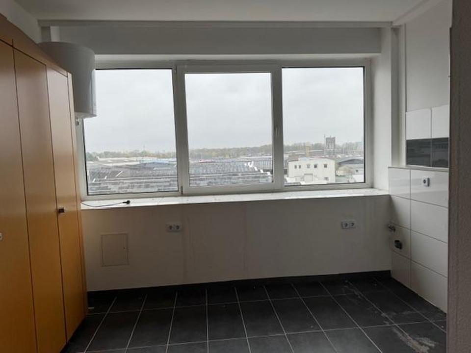 Büro/Lagerflächen incl. ca 50 Parkplätze in zentraler Lage ca 2100 QM 2.95 € QM – Bild 15