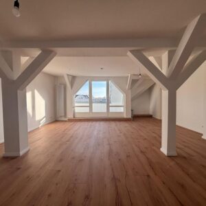 Großzügige Dachgeschosswohnung in begehrter Lage am Hohenzollerndamm