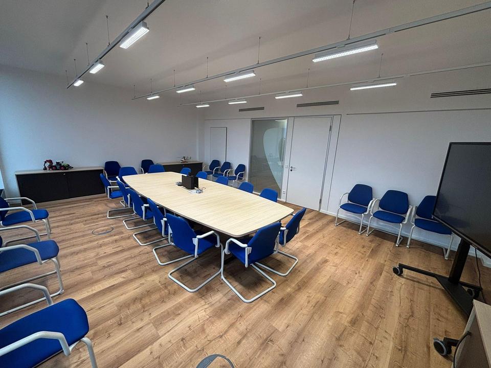 Sonnendurchflutete Panorama-Arbeitsplätze, Einzelbüros & Meetingräume – sofort bezugsfähig am OEZ – Bild 11