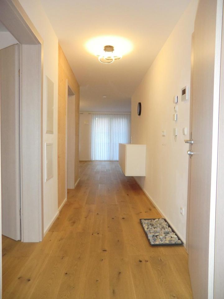 sonnige Wohnung mit großem Balkon / Terrasse – Bild 4