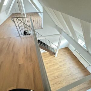 Frisch sanierte Dachgeschosswohnung mit neuer Einbauküche