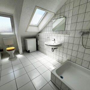 Helle 3-Zimmer-Wohnung im DG | ca. 67 m² | Gepflegter Zustand | Zentral in Cannstatt