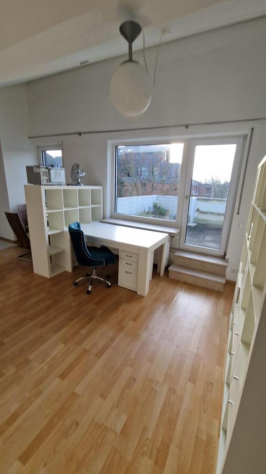 Penthousefeeling - vollmöbliertes 2-Zi-Appartment mit großer Dachterrasse sofort frei!