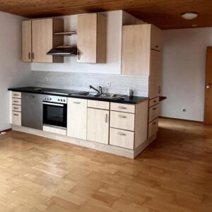 Ideale Kombi: Wohnen & Arbeiten im OG eines Wohn- und Geschäftshauses