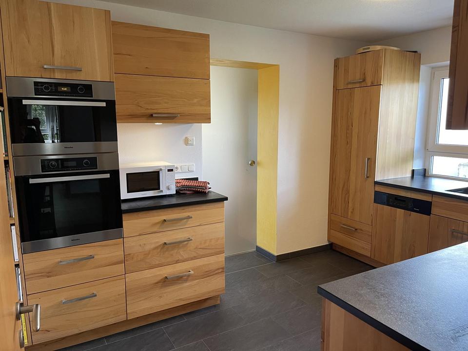 Röhrmoos v. Privat: Freisteh. EFH, 6 Zi., 2 Bäder, Massivbau, Kaminofen, ausgeb. Keller, Gartentraum – Bild 6