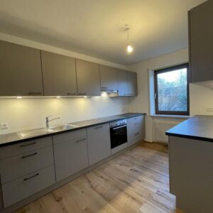 Großzügige 5-Zimmer Wohnung mit Garten, Küche, Garage - frisch saniert im Vorort von Wangen i.A.