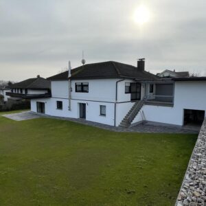 Platz für die ganze Familie – freistehendes Einfamilienhaus mit Terrasse & großem Garten