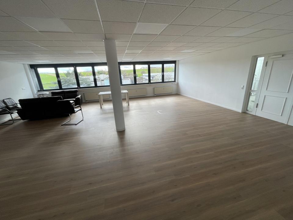 Büroflächen ab 15m², einzelne Büors anmieten o.ganze Etage+Teeküche +Internet (+Stellplätze+Lager) – Bild 4