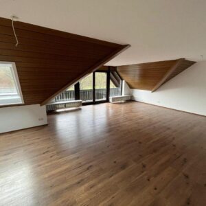 Charmante 5-Zimmer-Wohnung in beliebter Lage mit Kellerabteilung und Stellpaltz