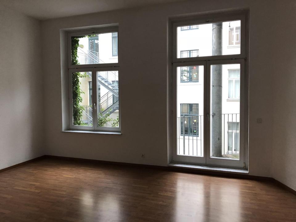 5 Zimmer Wohnung mit Einbauküche und Balkon im Musikerviertel im 2OG zu vermieten – Bild 2