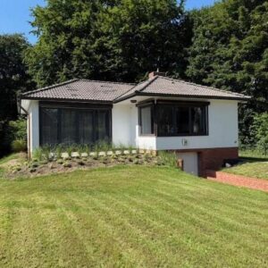 Provisionsfrei vom Eigentümer: Renovierter Bungalow in Parklage auf 702 m² Endgrundstück