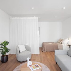 Erstbezug nahe Kö: Exklusives 1,5-Zi.-Apartment, EBK, Balkon, Aufzug, Möbliert