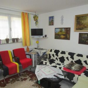 Neu modern voll möbliert in 1.OG mit Südbalkon, Garteblick mit frischer Luft in beste Lage