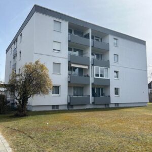 FRAUEN -Premium-WG am St.-Ulrich-Platz – Voll möbliertes Zimmer mit Balkon – Wohnen auf Zeit möglich