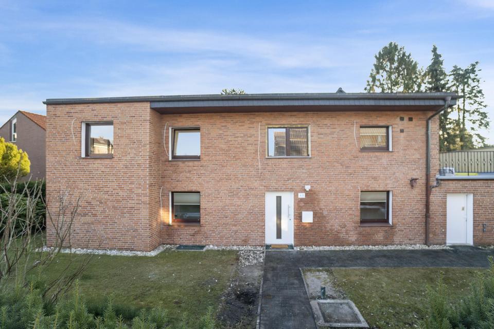 Modernisierte Doppelhaushälfte mit Dachterrasse, Photovoltaik & Garage in ruhiger Lage