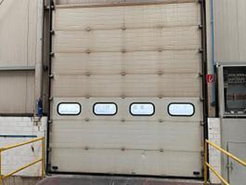 Moderne Industriehalle mit Portalkran, LKW-Rampe und optimaler Anbindung – Bild 6