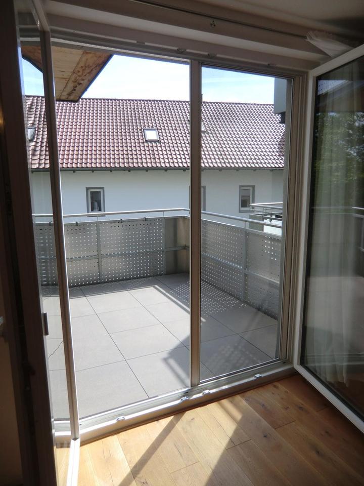 sonnige Wohnung mit großem Balkon / Terrasse – Bild 13