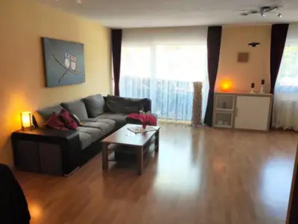 Moderne 2,5-Zimmer-Wohnung mit Einbauküche, Dachterrasse & TG-Stellplatz