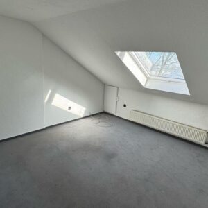 Moderne Bürofläche mit drei Büroräumen ergänzt mit modernem Bad, Küche und ausreichend Stauraum