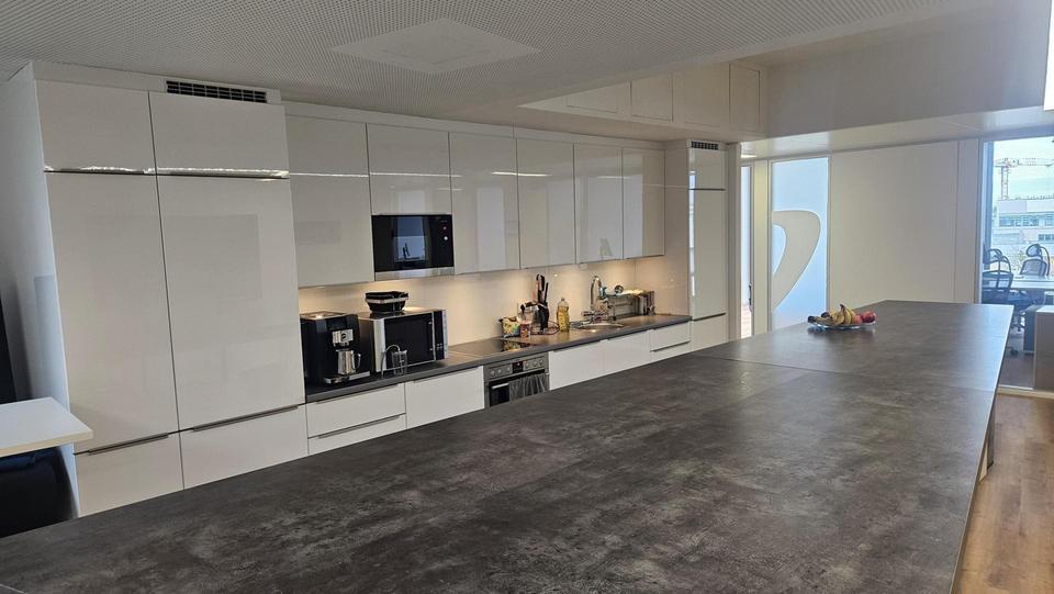 Sonnendurchflutete Panorama-Arbeitsplätze, Einzelbüros & Meetingräume – sofort bezugsfähig am OEZ – Bild 17