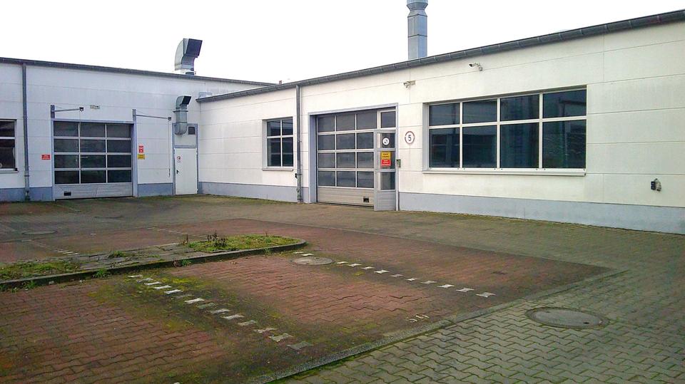 Autohaus - Showroom Werkstatt Waschstraße Aufbereitung Büro – Bild 11