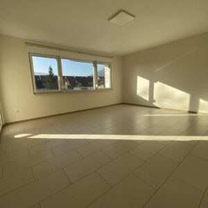 Hochwertige 3 Zimmer - OG - Wohnung mit Balkon