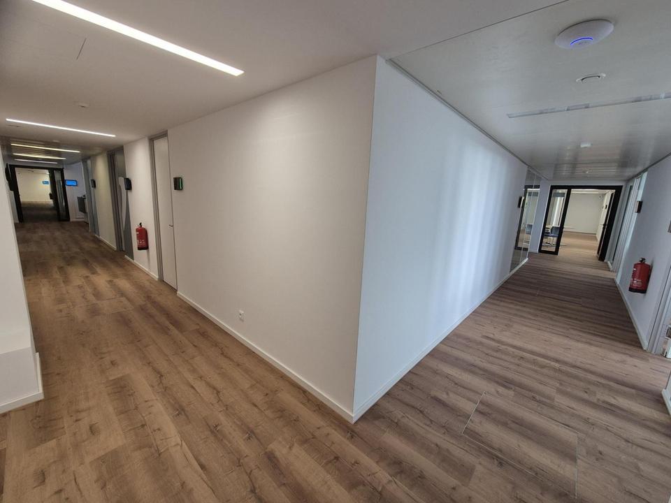 Sonnendurchflutete Panorama-Arbeitsplätze, Einzelbüros & Meetingräume – sofort bezugsfähig am OEZ – Bild 18