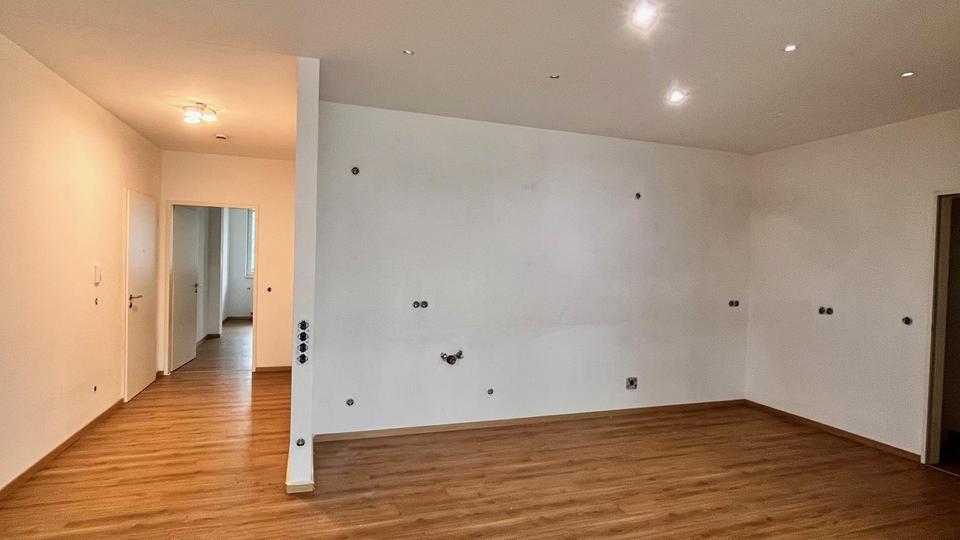 *Zwei Wohnungen u. 5x Stellplätze - Eigennutzer o. Kapitalanleger* – Bild 3