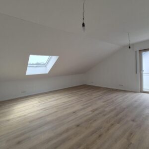 Hochwertige 2-Zimmer-DG-Wohnung mit Balkon und Keller – Erstbezug nach Sanierung