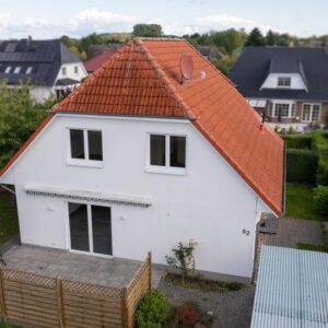 Einfamilienhaus mit Carport und Garten