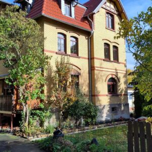 Historische Perle mit Nebengelass (Halle)