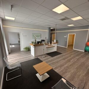 Ladenlokal im Erdgeschoss mit großer Schaufensterfront in Dietzenbach