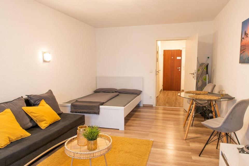 Zentral gelegen, vollmöbilierte 1-Zi Wohnung mit EBK und Balkon in Sindelfingen – Bild 3