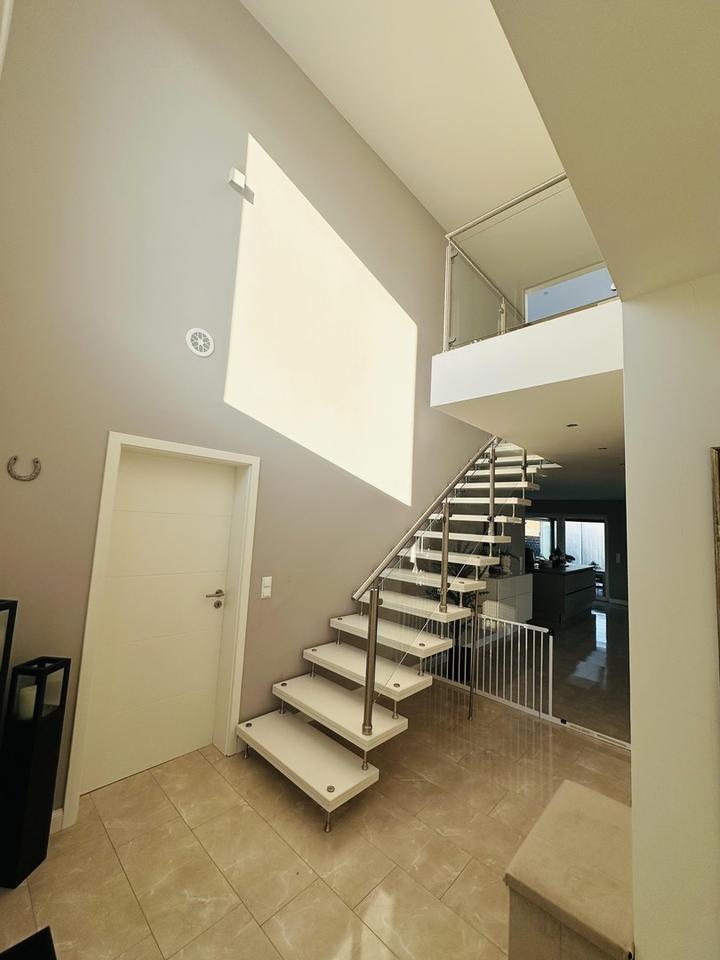 Provisionsfreie Moderne Stadtvilla mit Pool, Wintergarten und Doppelgarage – Bild 16