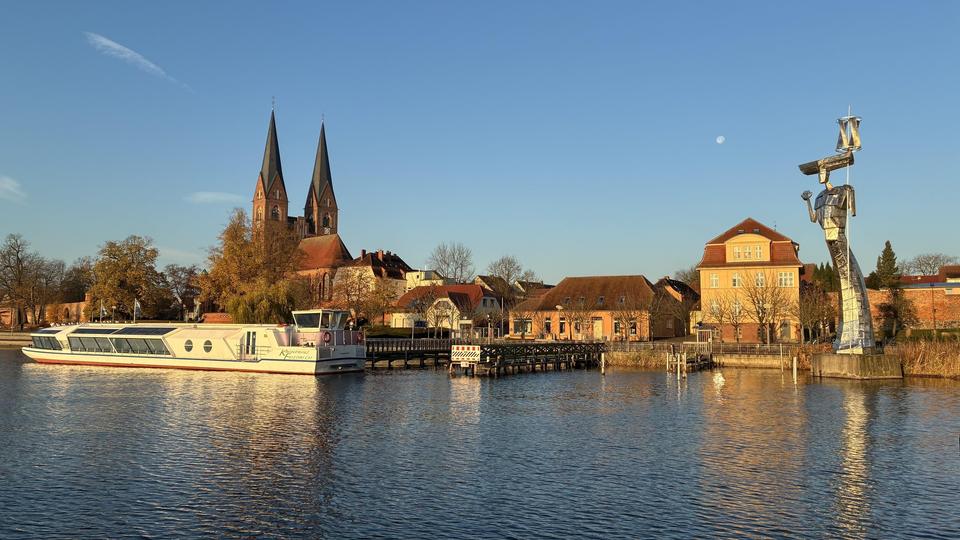 Bestlage am Ruppiner See – Premiumausstattung, Loggia & Tiefgarage, provisionsfrei – Bild 19