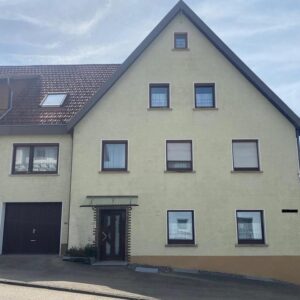 Großzügige Doppelhaushälfte mit Wintergarten, 3 Garagen und Sauna