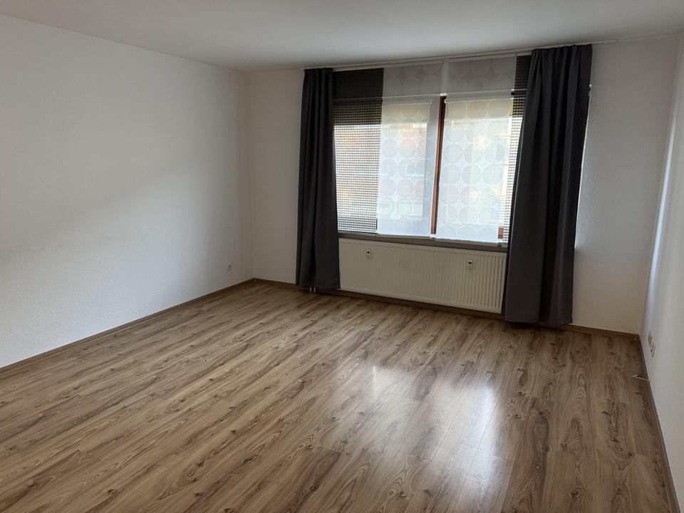 Schöne 3-Zimmer Wohnung mit Einbauküche und Balkon – Bild 4