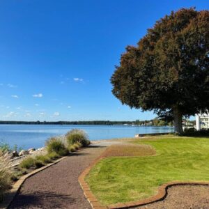 Exklusives EG-Apartment mit 186 m², Seeblick, Terrasse und Kamin direkt am Müggelsee