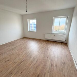 Helle 70 m² 2-Zimmer Dachgeschosswohnung mit Einbau Küche in Uninähe