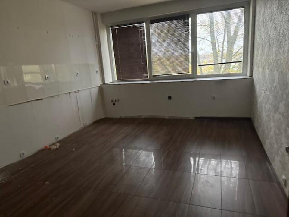 Büro/Lagerflächen incl. ca 50 Parkplätze in zentraler Lage ca 2100 QM 2.95 € QM – Bild 14