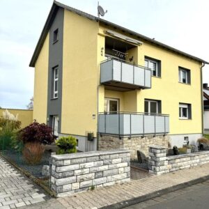 RESERVIERT- PROVISIONSFREI-  moderne, komplett renovierte 3-Zimmer-Wohnung – inklusive Garage
