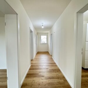 Moderne, schöne und helle 3-Zimmer-Maisonette-Whg mit EBK und Balkon