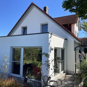 Röhrmoos v. Privat: Freisteh. EFH, 6 Zi., 2 Bäder, Massivbau, Kaminofen, ausgeb. Keller, Gartentraum