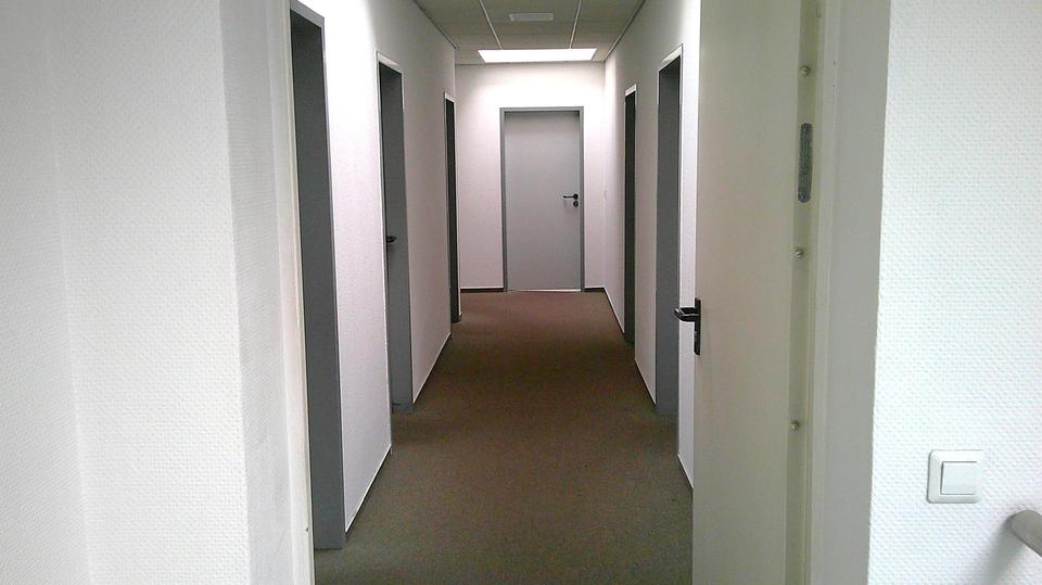 Autohaus - Showroom Werkstatt Waschstraße Aufbereitung Büro – Bild 15