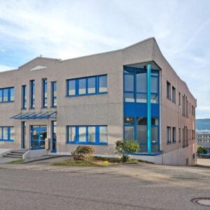 Repräsentatives Büro- & Produktionsgebäude mit Halle in Birkenfeld (Enzkreis)