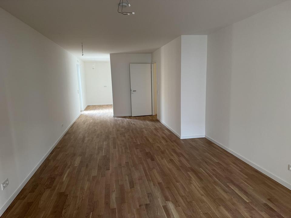Neubau Erstbezug: 3-Zimmer Wohnung im 2.OG mit Blick ins Grüne – Bild 3