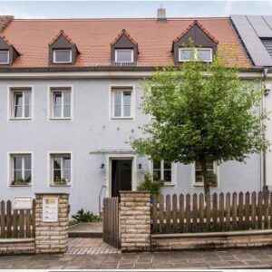 Wohnen & Arbeiten in Bestlage: 4-Zimmer-Dachgeschosswohnung mit Ausbaureserve in Laufamholz